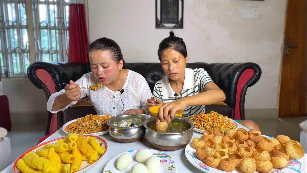Chatpatey & Panipuri Mukbang / Boiled Egg ani Finger Chips / Priyasheetalvlog