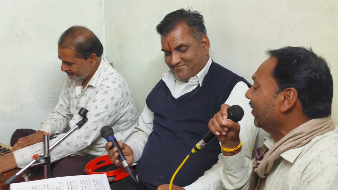 ऐसा चुभा कांटा पांव में ओ कान्हा तोरे गांव में  भजन. 