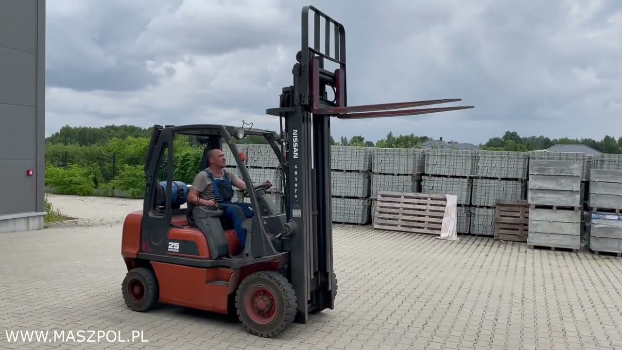 WÓZEK WIDŁOWY -  Nissan UD02A25PQ LPG TRIPLEX - 5,2 m  UDŹWIG 2,5 TONY - WWW.MASZPOL.PL