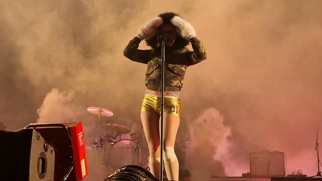 Wet Leg - don't speak - Edinburgh's  Hogmanay 2025, Princes Street Gardens, Edinburgh