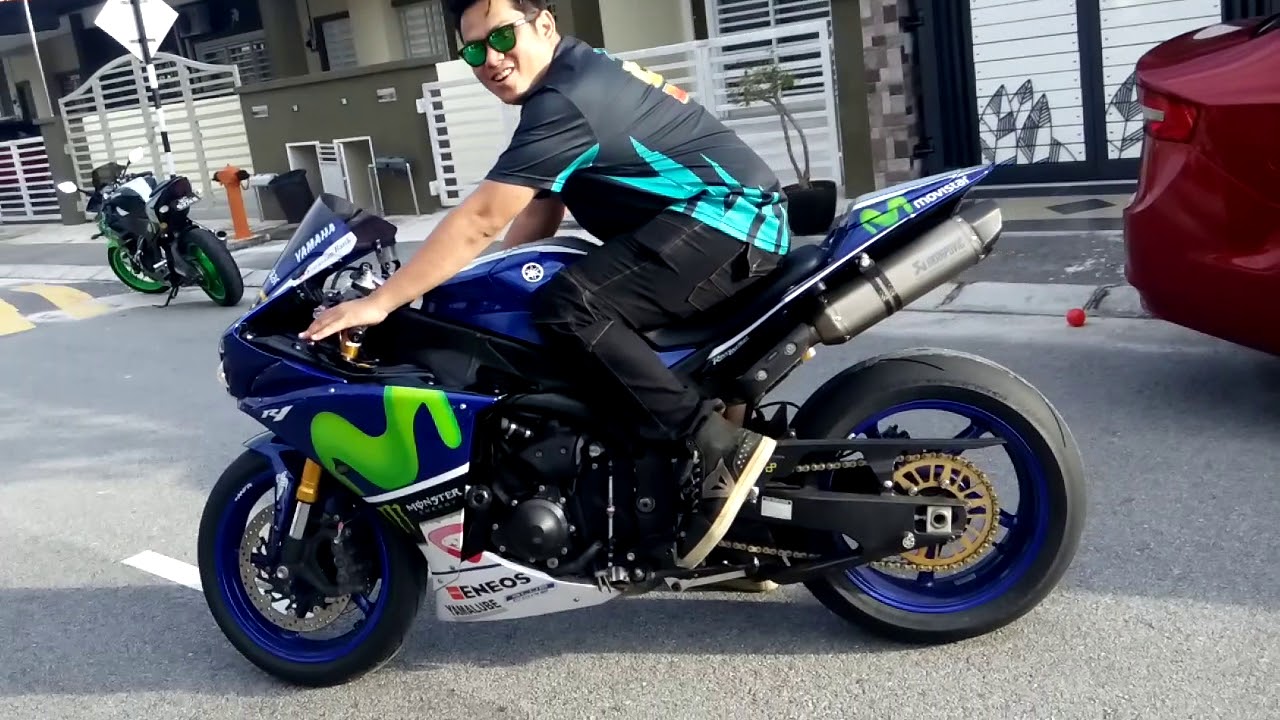 Yamaha Yzf R1 Crossplane Akrapovic Very Loud Sound! Full HD!