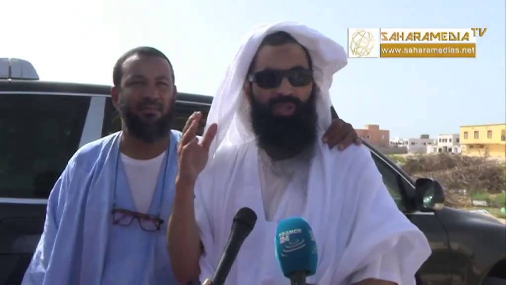 اللحظات الأولى من إطلاق سراح سجين موريتاني في غوانتانامو