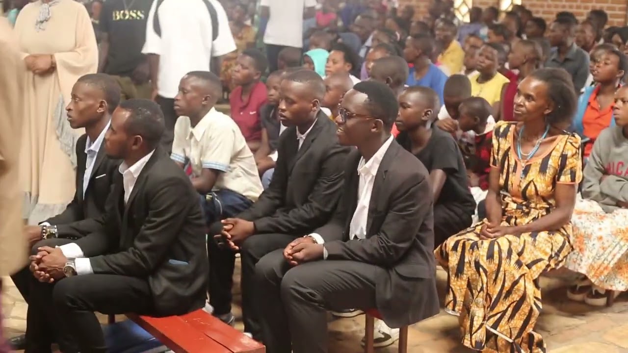 ITURO RY' ABANA BAWE BY David KAYAYI Performed by ABAKURIKIYE KRISTU