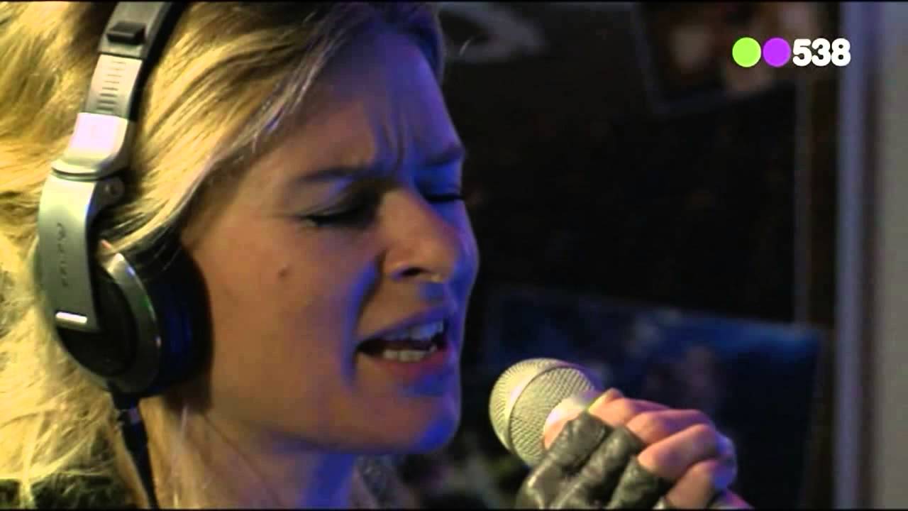Sandra van Nieuwland - Keep Your Head Up (live bij Evers Staat Op)