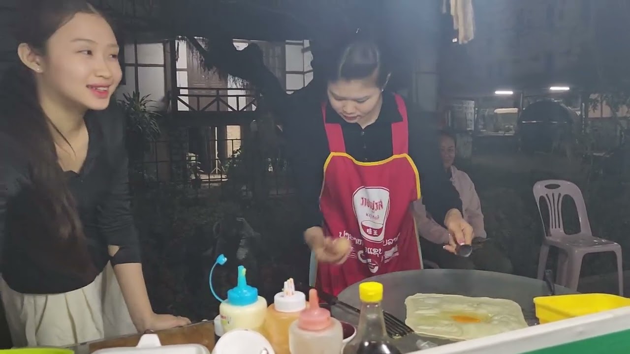 ບັນຍາກາດວັງວຽງຕອນຍາມແລງເລາະກິນໂຣຕີແຊບໆກັບສາວງາມນ່າຮັກວັງວຽງ