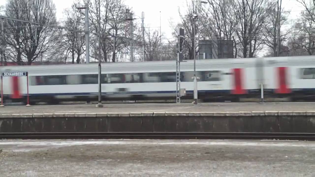 SNCB NMBS I11 type control car propelled by 1343 passes through Schaerbeek on 03-02-2009
