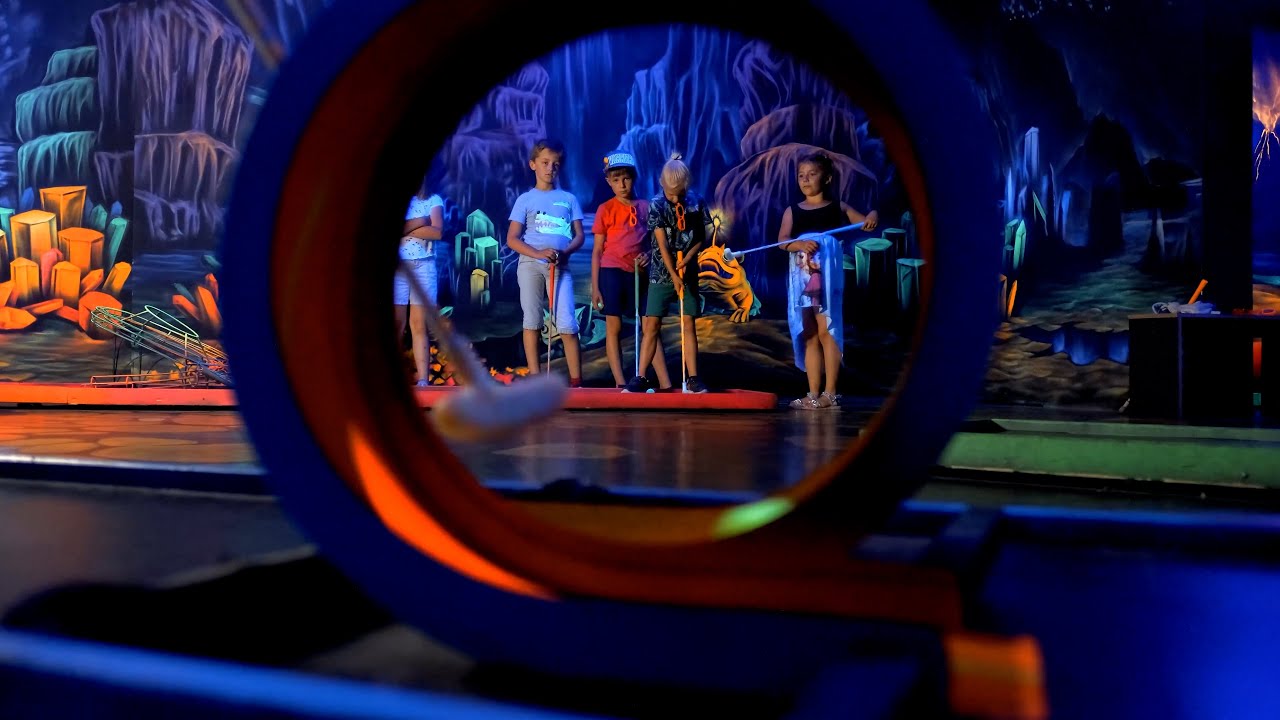 Farbrausch 3D Schwarzlicht Minigolf