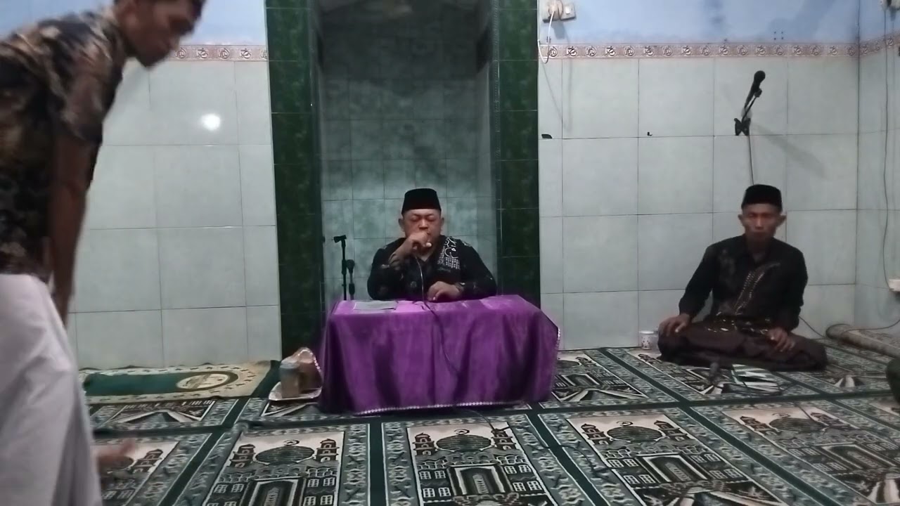 Lapanan malam Selasa Kliwon majlis ta'lim At-Tadzkir Kaliaren di Palembahan. Bp. Kyai M. Nurhuda.
