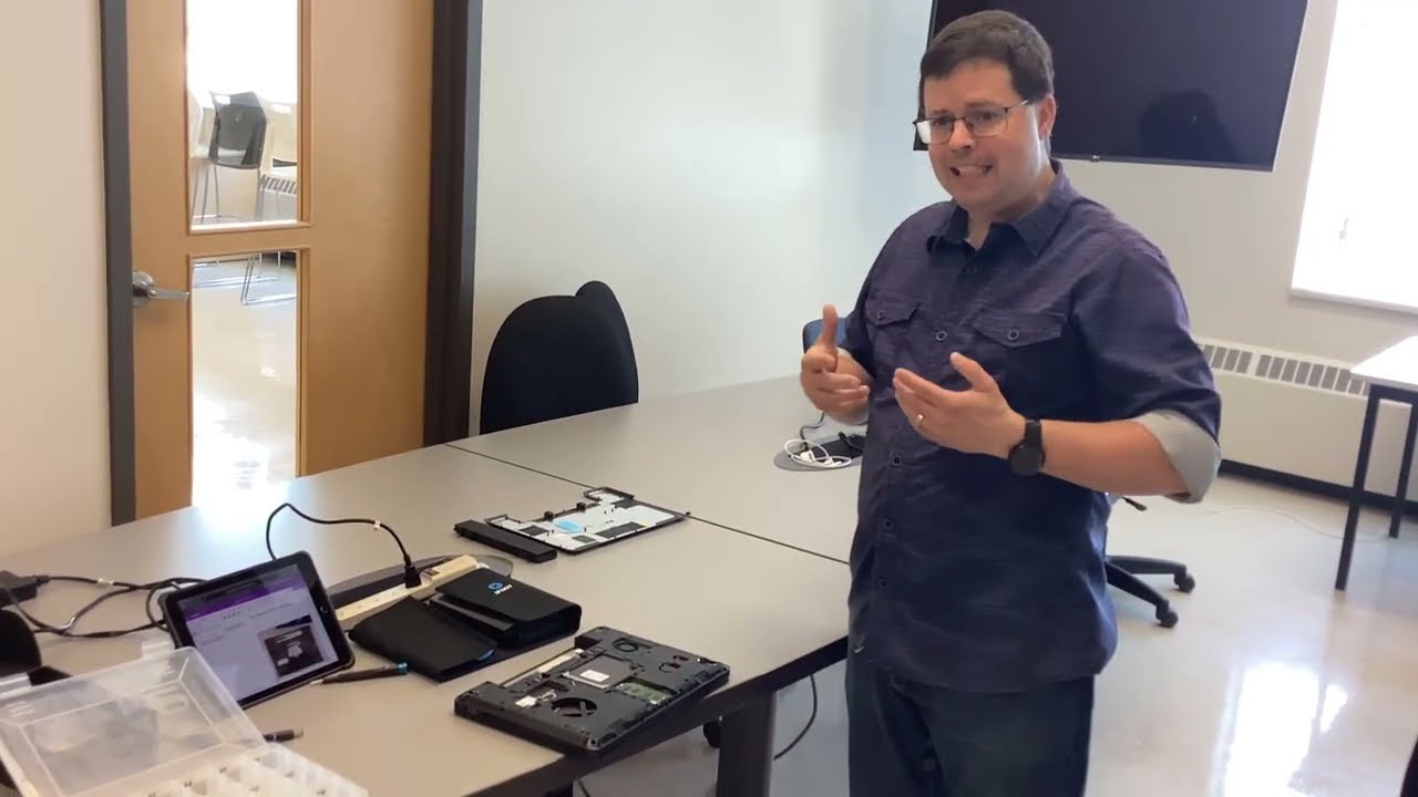 Processus de travail pour démonter et remonter un appareil électronique comme un ordinateur portable