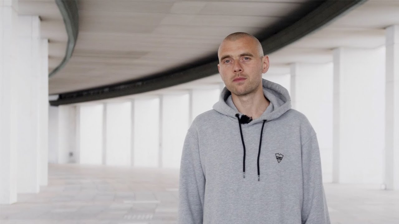 Саша Тушев - в каких условиях начинал кататься, начало 2000х, скинхеды, милиция, зима, первый скейт.