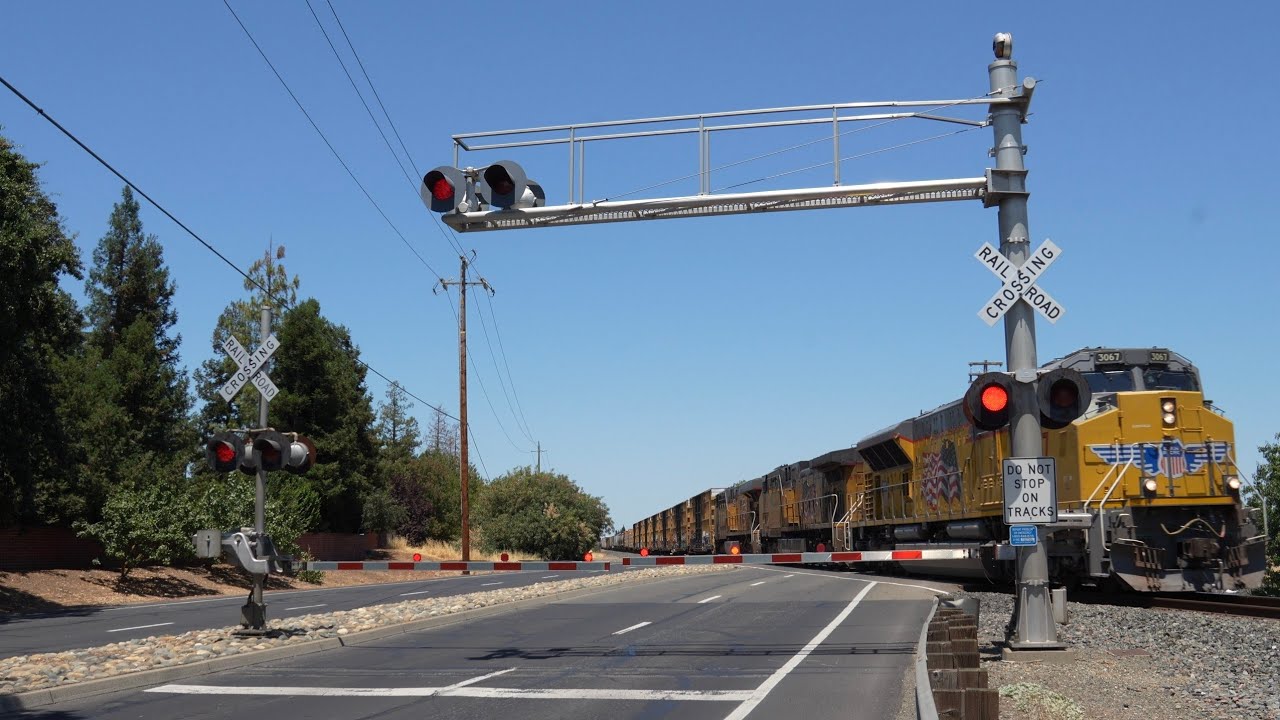 UP 3067 Manifest Train South | Elk Grove Florin Rd. Railroad Crossing, Elk Grove CA