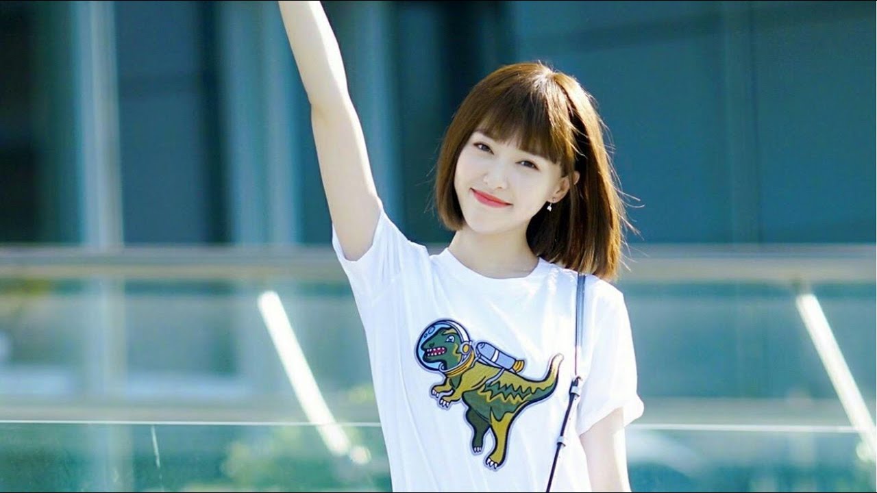 当上辣妈唐嫣，穿“水晶裙”彰显公主范，状态胜似少女!
