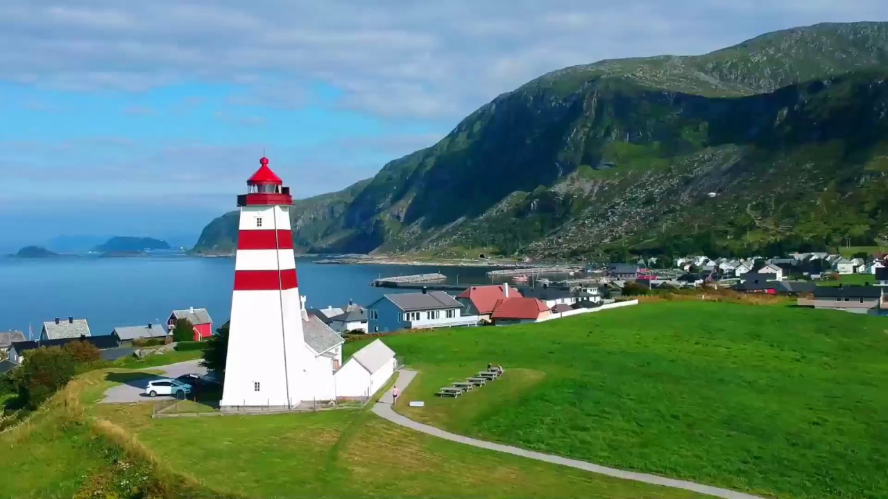 Alnes Lighthouse, God&oslash;ya