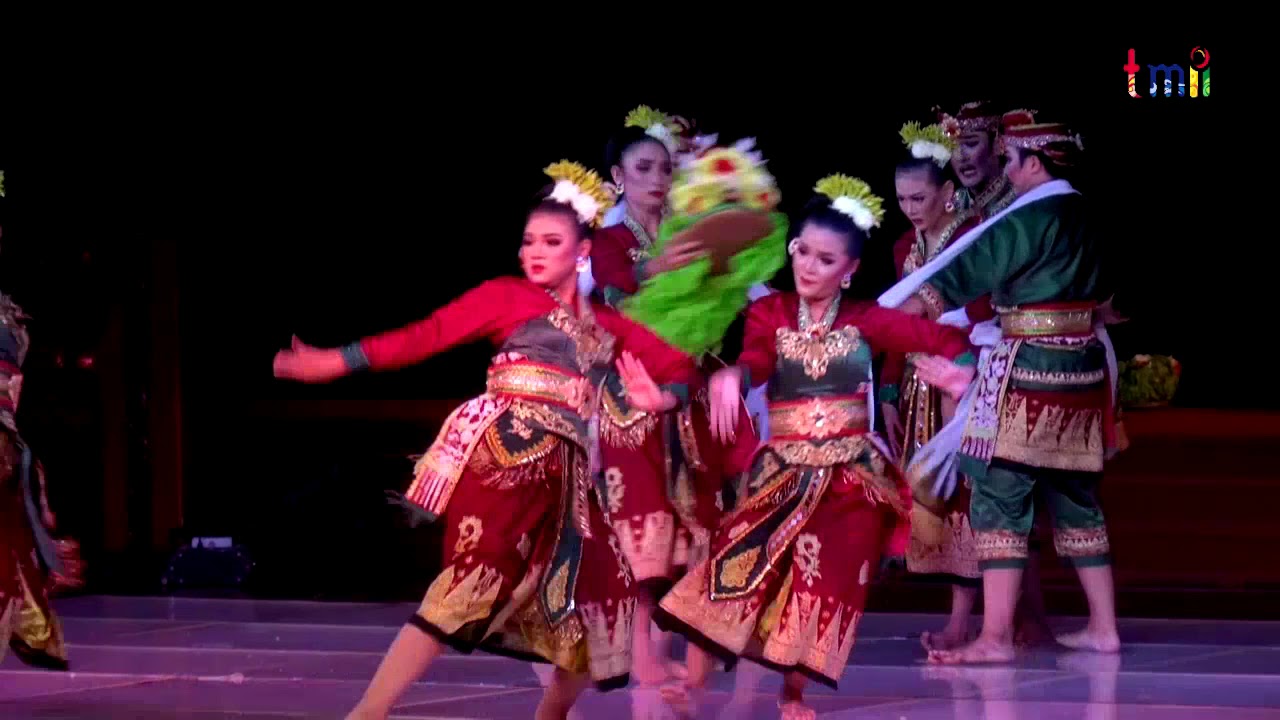 PARADE TARI NUSANTARA PROVISI JAWA TIMUR NISKALA SEBLANG KE 37 TMII