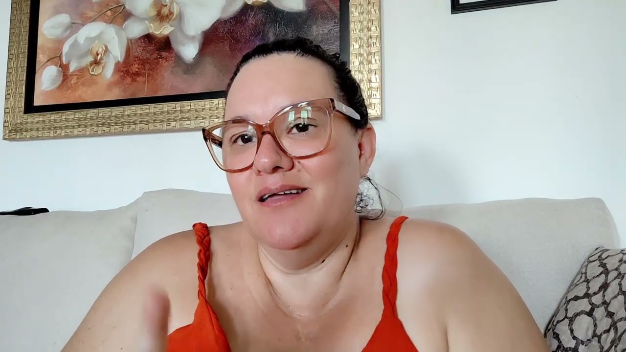 Essas pessoas que me julgam não tem coragem de dar um copo com água a ninguém 