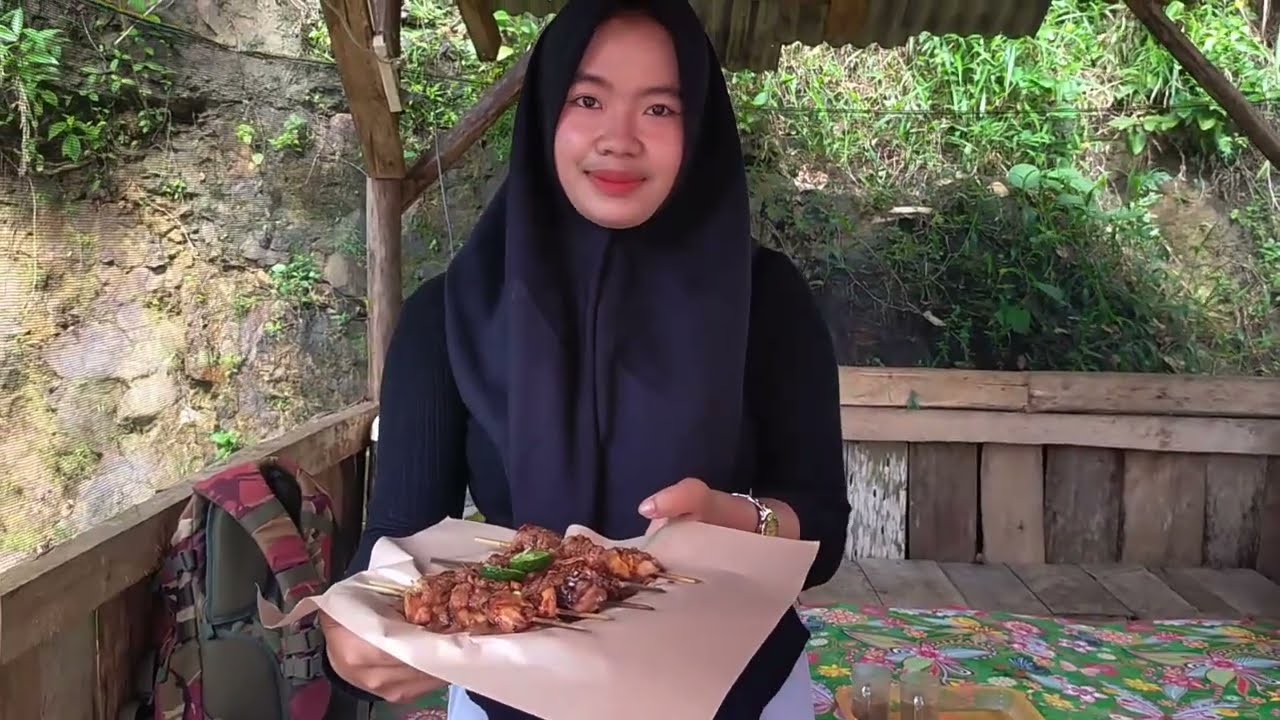 NNG SITA SI JANDA BOHAY RELA BERKORBAN JUALAN SATE DI PINGGIR JALAN DEMI KEBUTUHAN SEHARI HARI