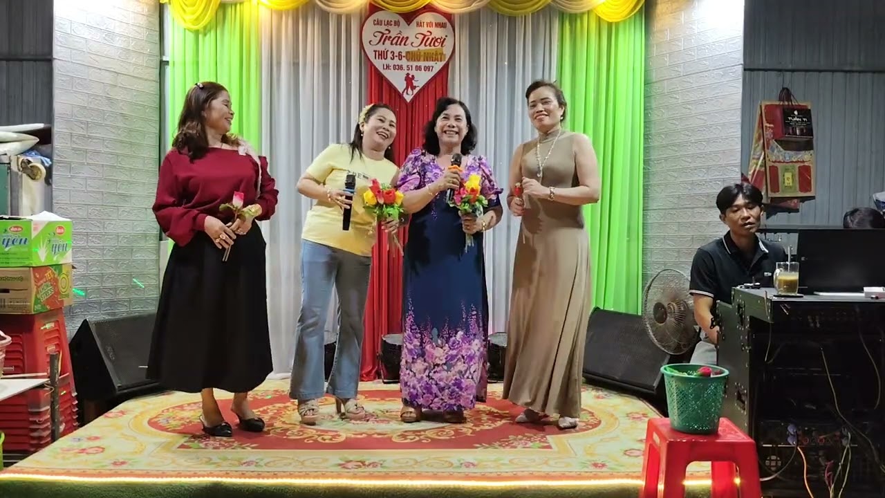 Chị nàng hai& chị út giao lưu CLB trần tươi ca khúc Mười năm đợi chờ 