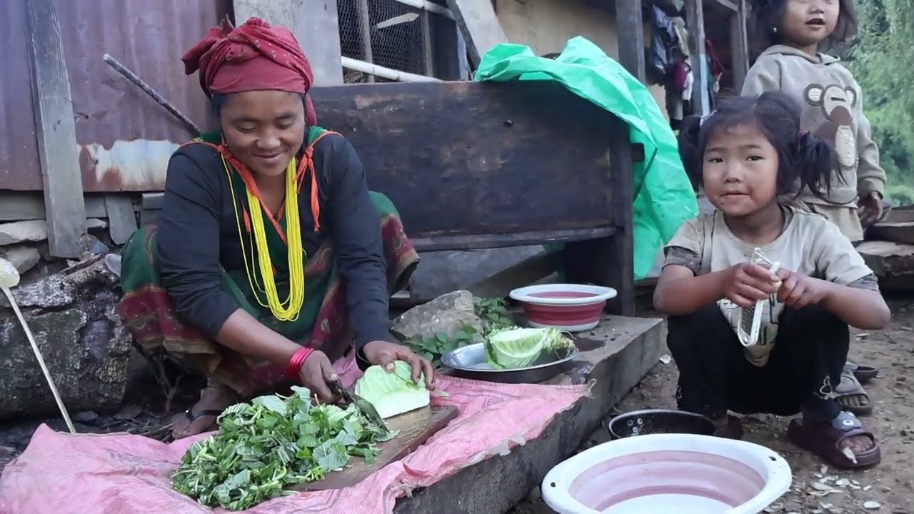 Cooking green vegetables in village || Cuisiner des légumes verts au village Gemüse im Dorf
