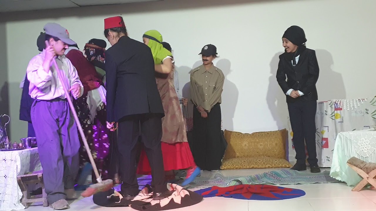 Okulumuz 7E sınıfı öğrencilerinin ''Şair Evlenmesi'' adlı tiyatro gösterisi