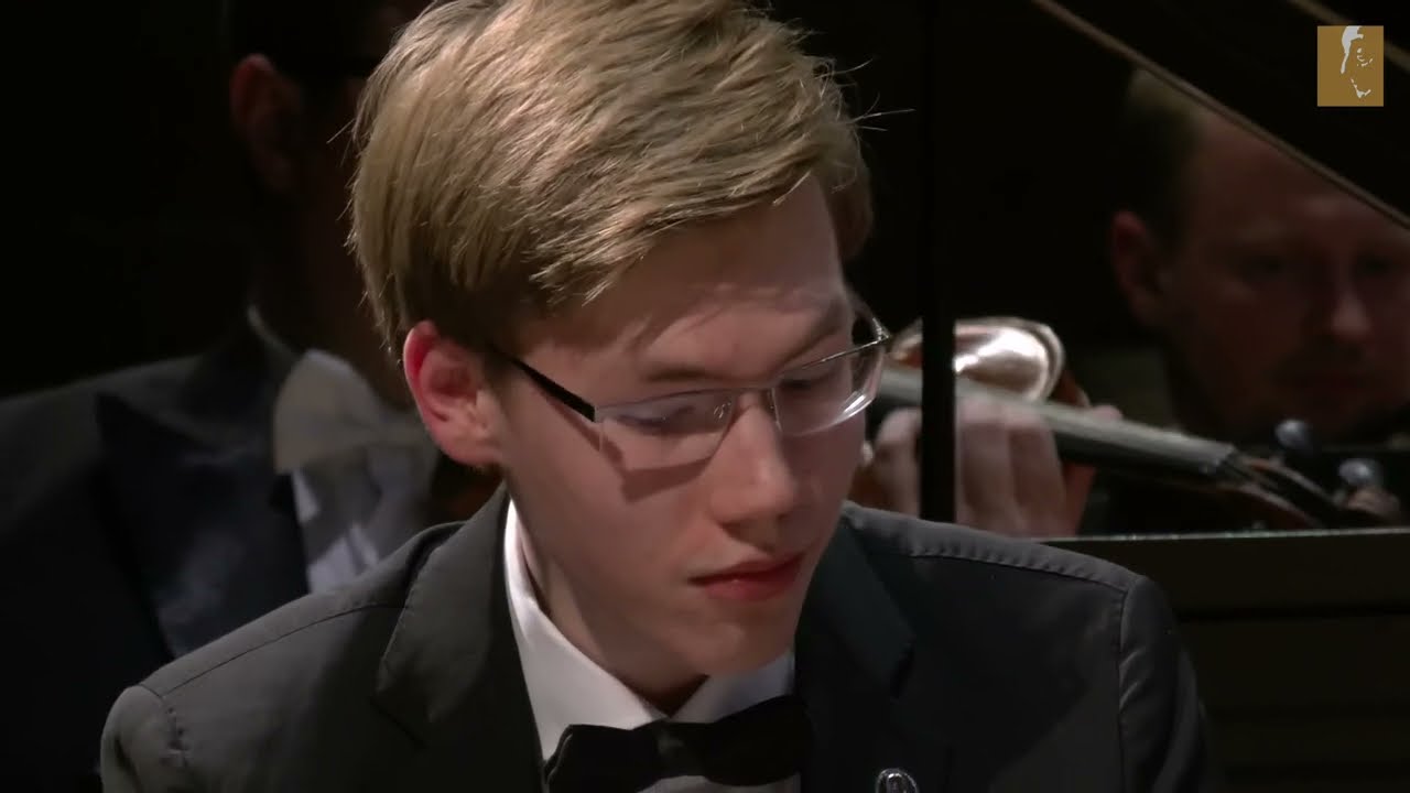 Roman Fediurko interpreta di R.Schumann, Concerto in la minore per Pianoforte ed Orchestra op.54