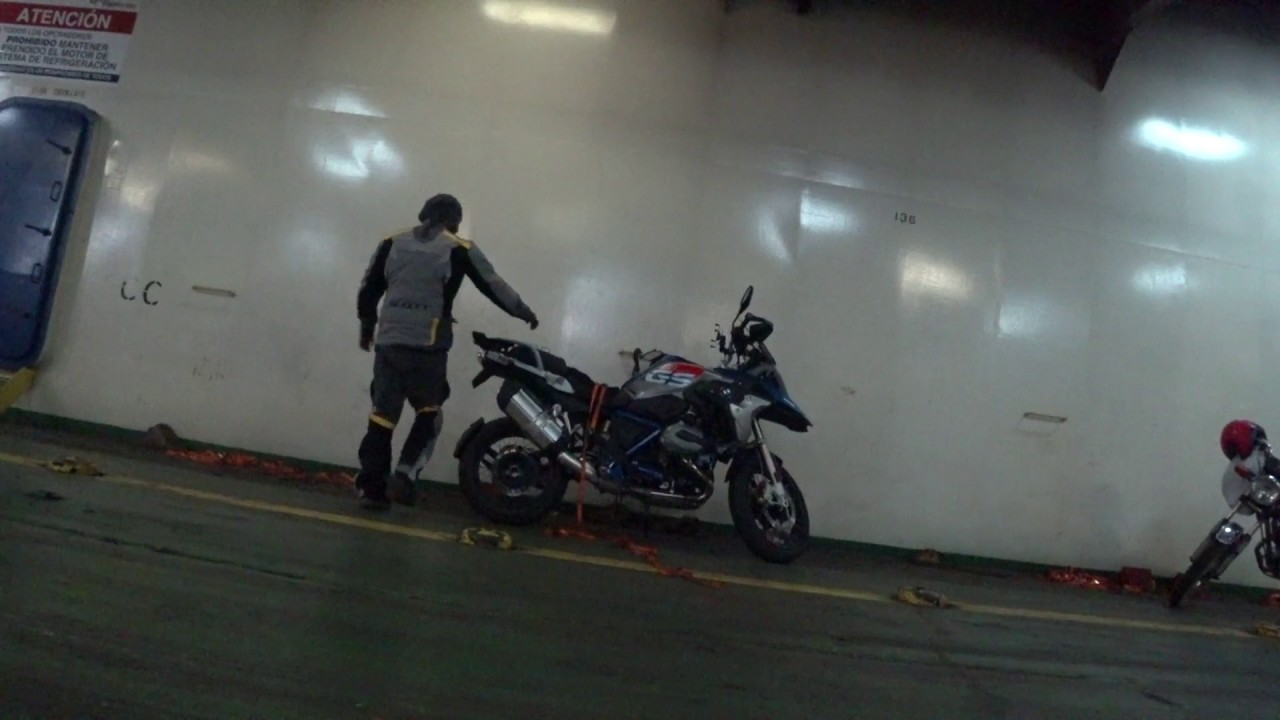 DE MAZATLÁN A LA PAZ MOTOCICLETA EN FERRY
