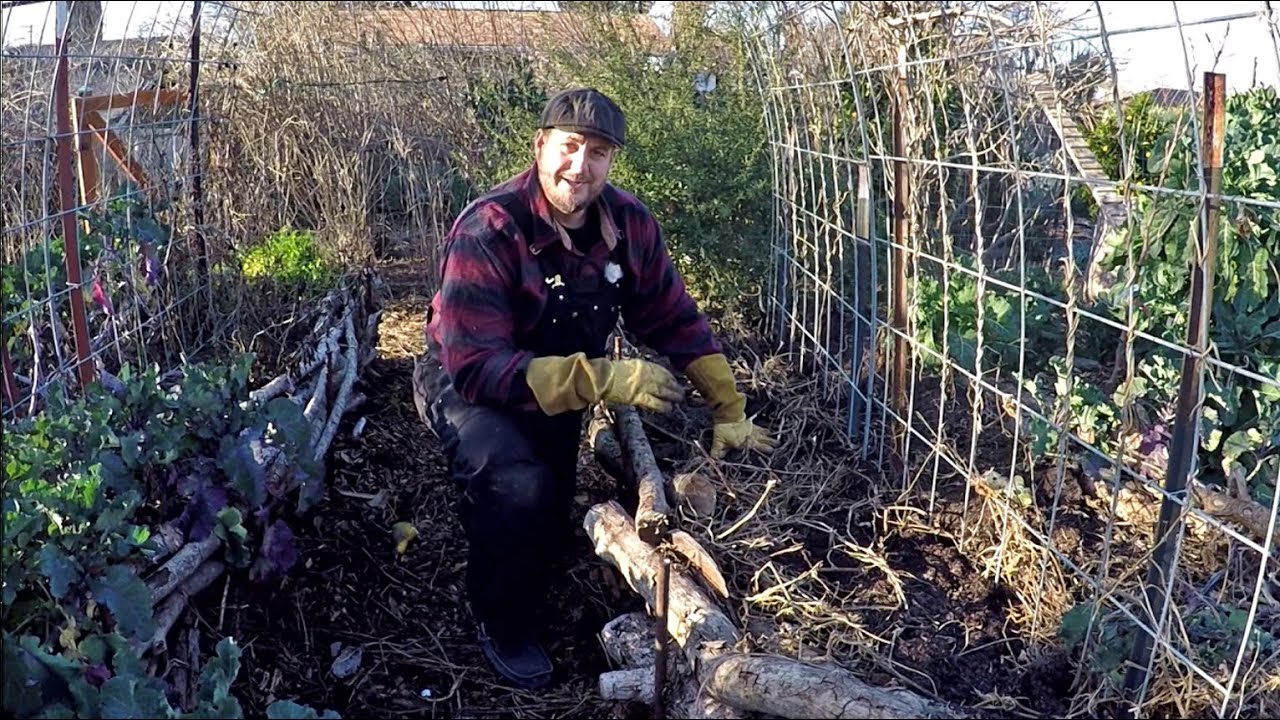 Hugelkultur | The Ultimate Natural Raised Bed Garden | Everything You Need To Know