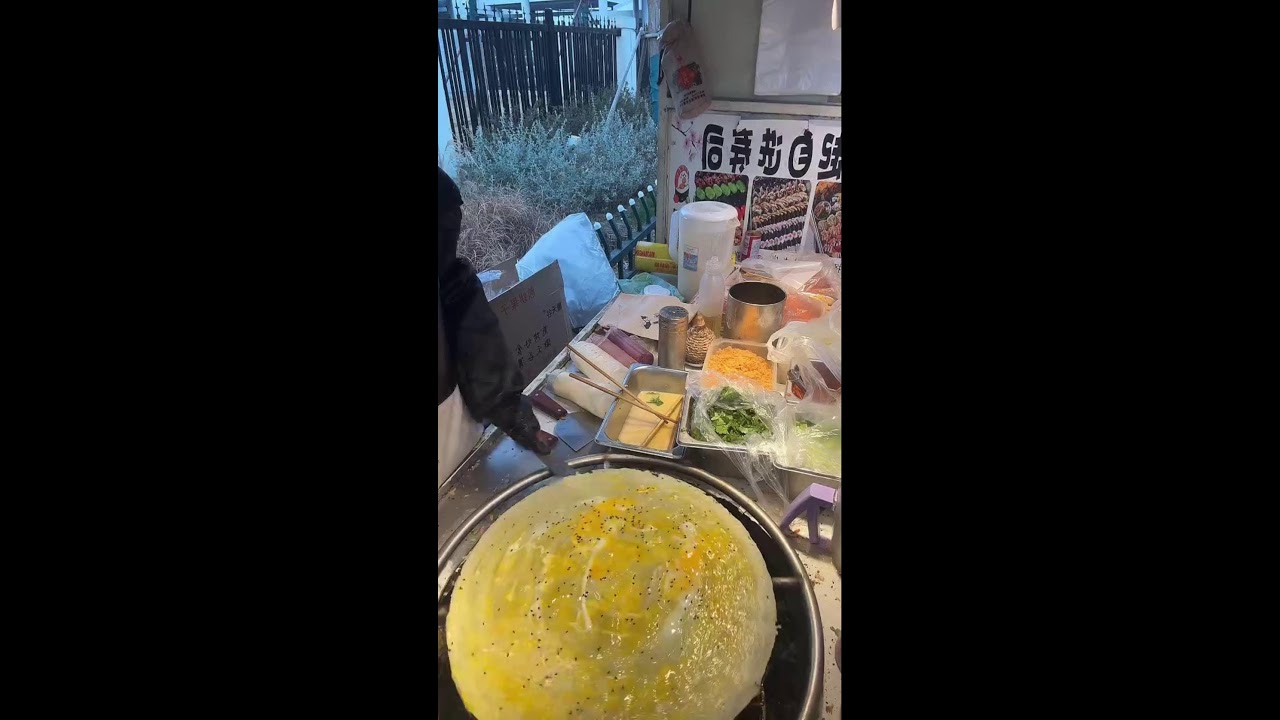 🔴 Spicy Chinese Crepe 🔥 | Chili Sauce + Cilantro | Street Food #streetfood