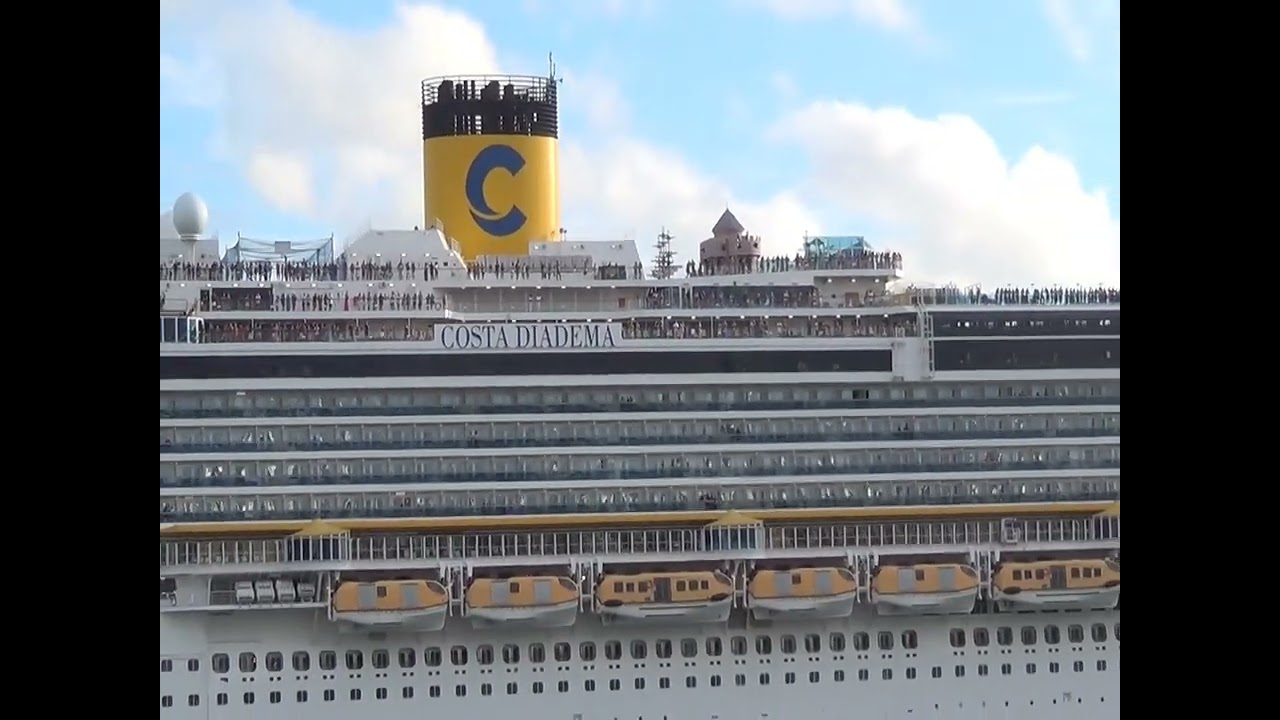 Costa Diadema saindo de Santos 15022026