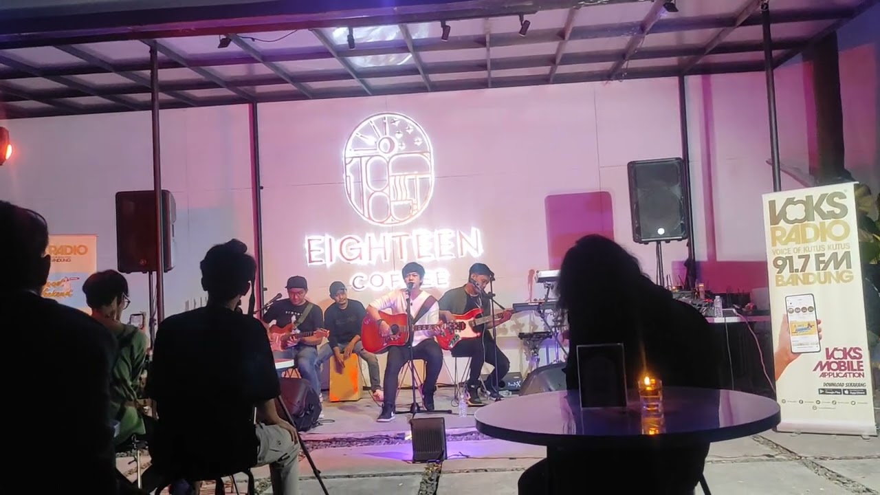 Tahta - aku masih disini live at @eighteencoffeebandung7613