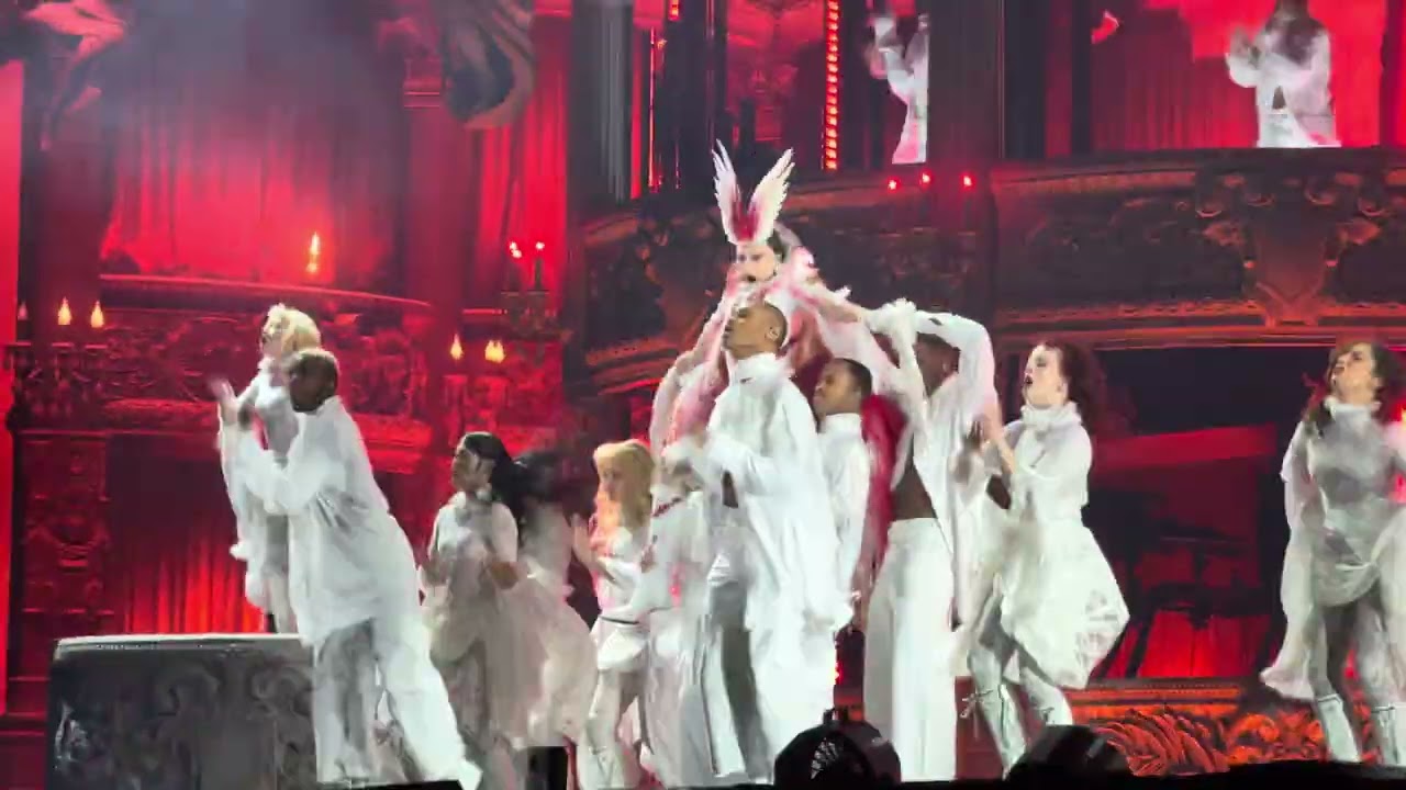 LADY GAGA The Mayhem Ball - Bad Romance 4K (in Tokyo)