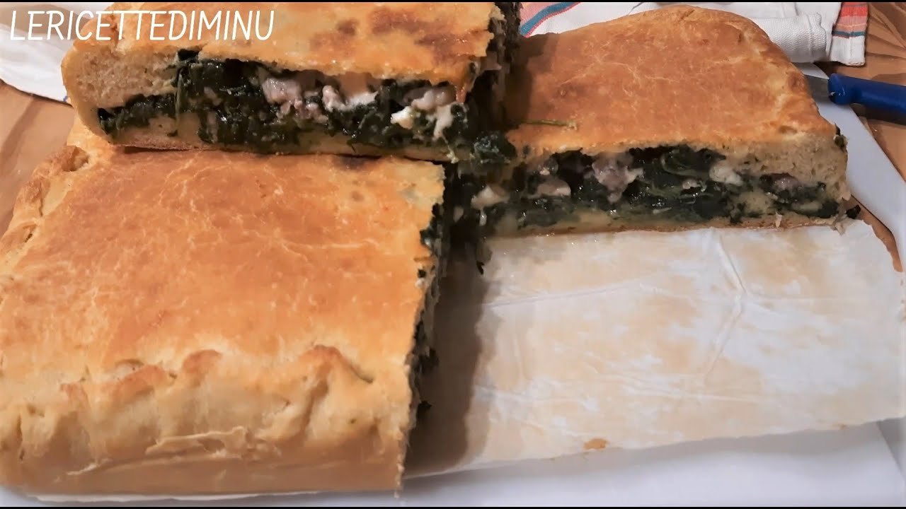 Scacciata o schiacciata spinaci e salsiccia