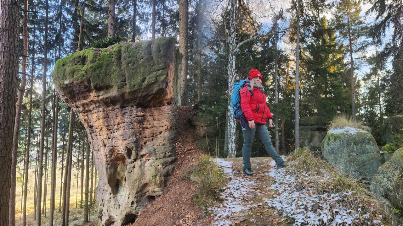 Mroźny Poranek w Rezerwacie Głazy Krasnoludów – Cisza, Piękno i Magia Natury