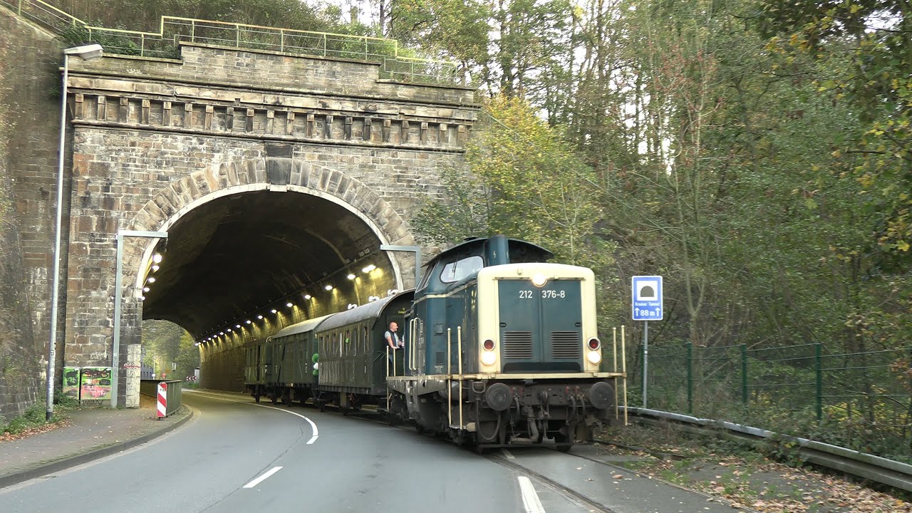 Von hohen Brücken und engen Tälern | Mit der V100 durch den goldenen Herbst (4K)