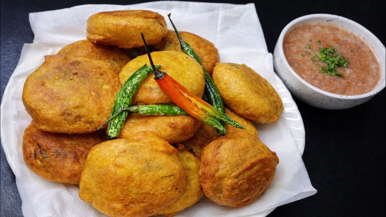 स्ट्रीट स्टाइल चटपटा मसालेदार आलू बडा/ Aloo Chop Recipe /