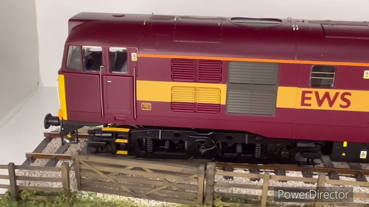 Heljan Class 31 31446 in EWS Review O GAUGE HAS ARRIVED!!!!!!!