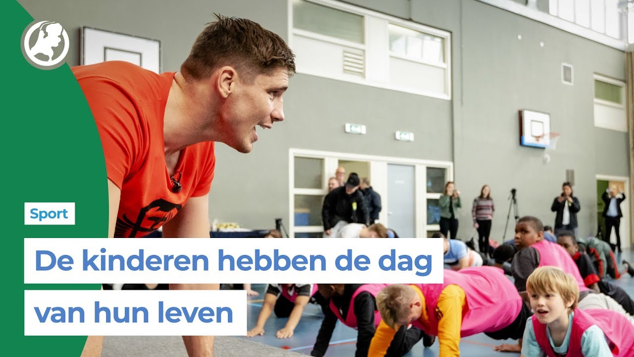 Jongeren met beperking boksen met kampioen Rico Verhoeven