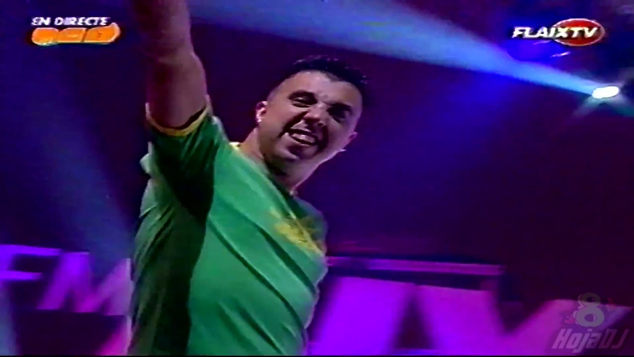 Presentacion de PASTIS & BUENRI por JUAN CRUZ en el Mega Aplec Dance 2003