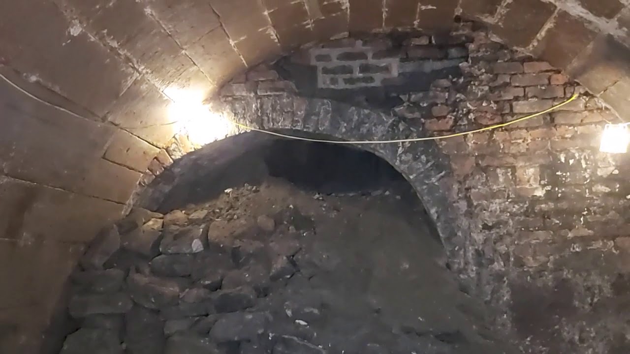 The Williamson Tunnels - a walkthrough tour of the house site - going down to the Sandstone Chamber