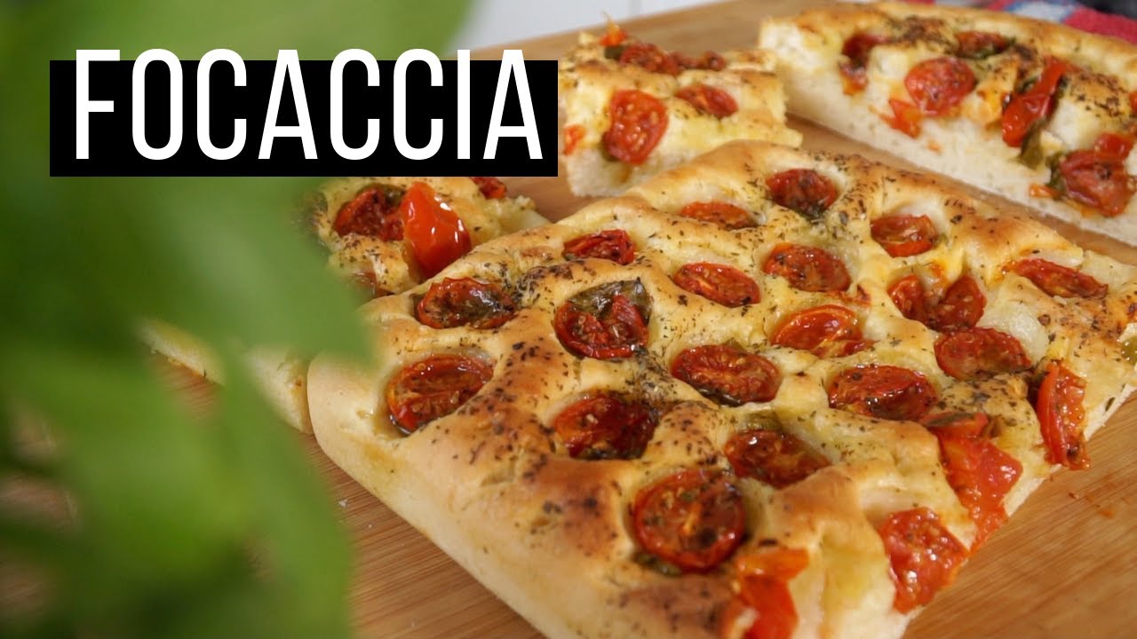 Focaccia Rezept mit Tomaten und Basilikum