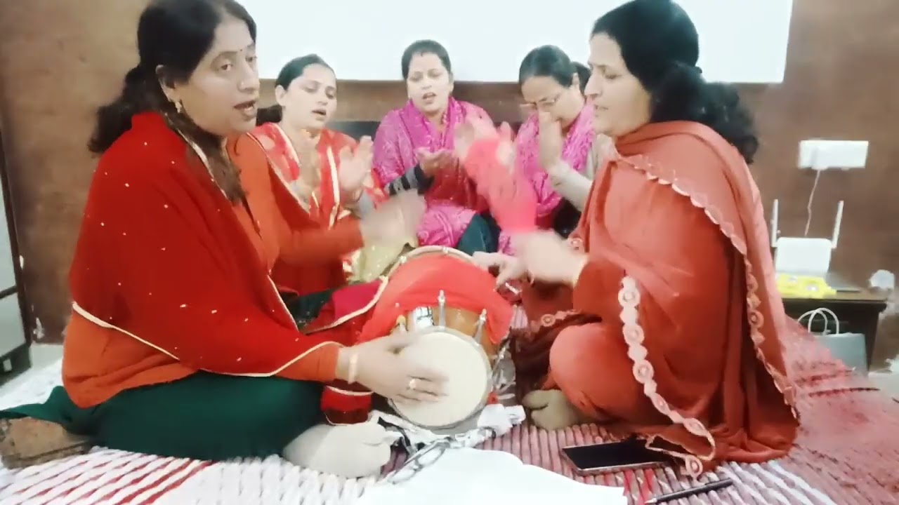 Himachali kirtan mandli 🙏 Mata Rani ka pyara sa bhajan.(Aaye ni maye tere Lal)#bhaktimarg #bhajan 