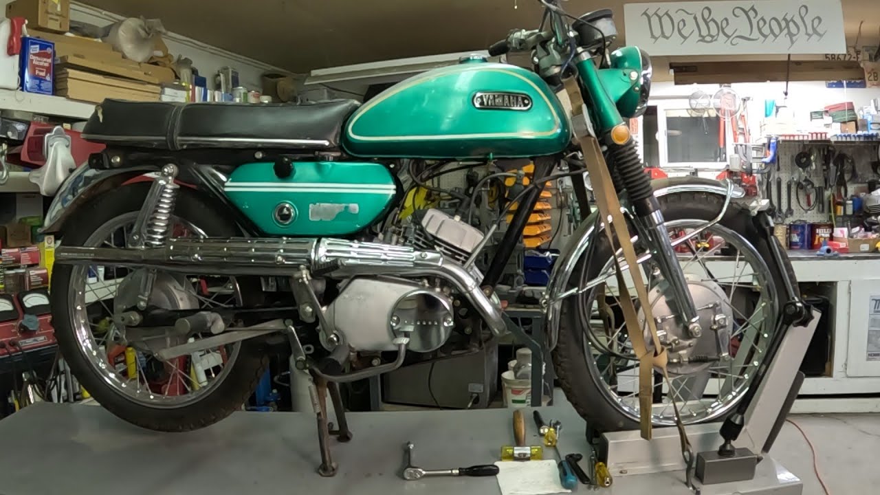 70 Yamaha CS3C 200 twin top End build