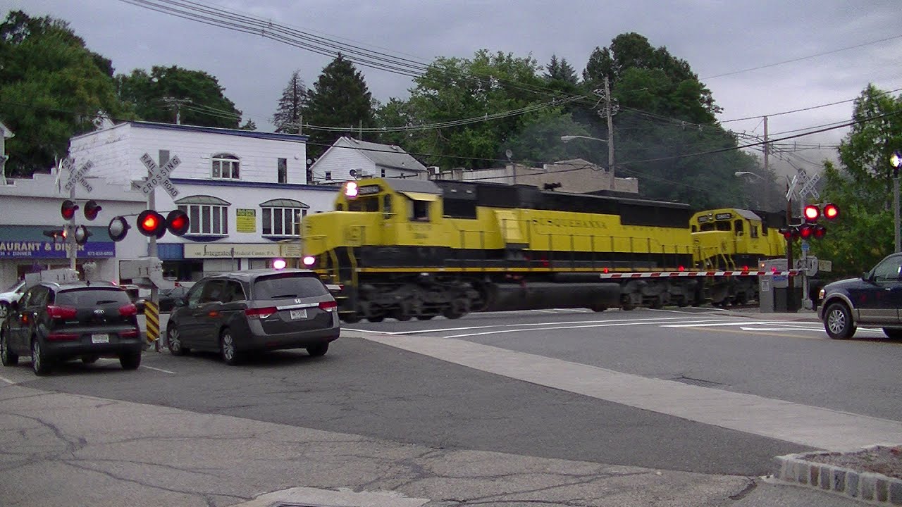 NYS&W SU-99 roars through Downtown Butler, New Jersey