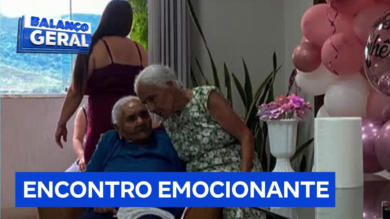 Idosa de 80 anos é surpreendida com a presença da mãe de 98 em sua festa de aniversário