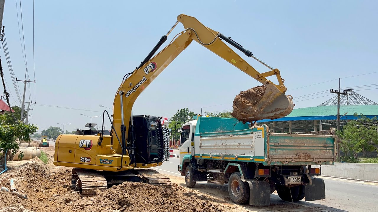 ลุยกันต่อกับเจ้าหนุมานCAT 313GC ขุดดินเก่าที่เสียออกจากงานขยายถนนExcavator Loading dumptruck EP.1547