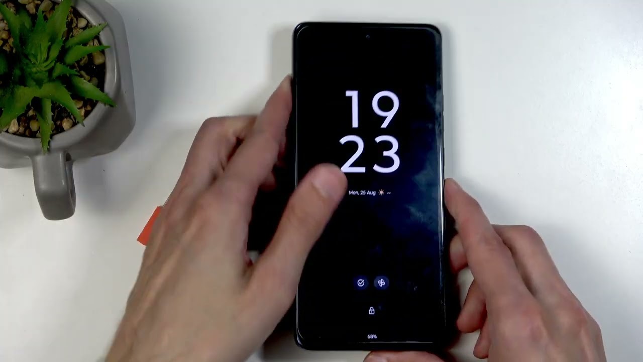 MOTOROLA Moto G86 Power 5G – How to Insert SIM and SD Card