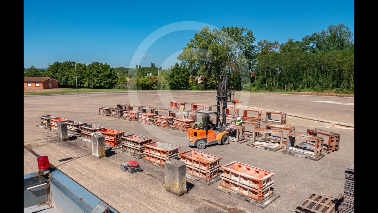 fabrication de blocs Lego sur le site du client - et installation d'une toiture de 20m x 30m