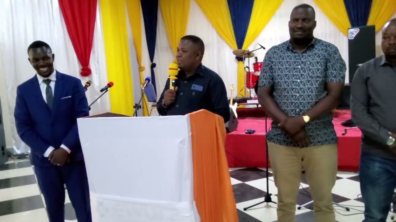 KWAYA YA UVUKE DODOMA PAMOJA NA KWAYA YA VIJANA KKKT  MSALABA MREFU SINGIDA CHRISTMAS, EPISODE 2.