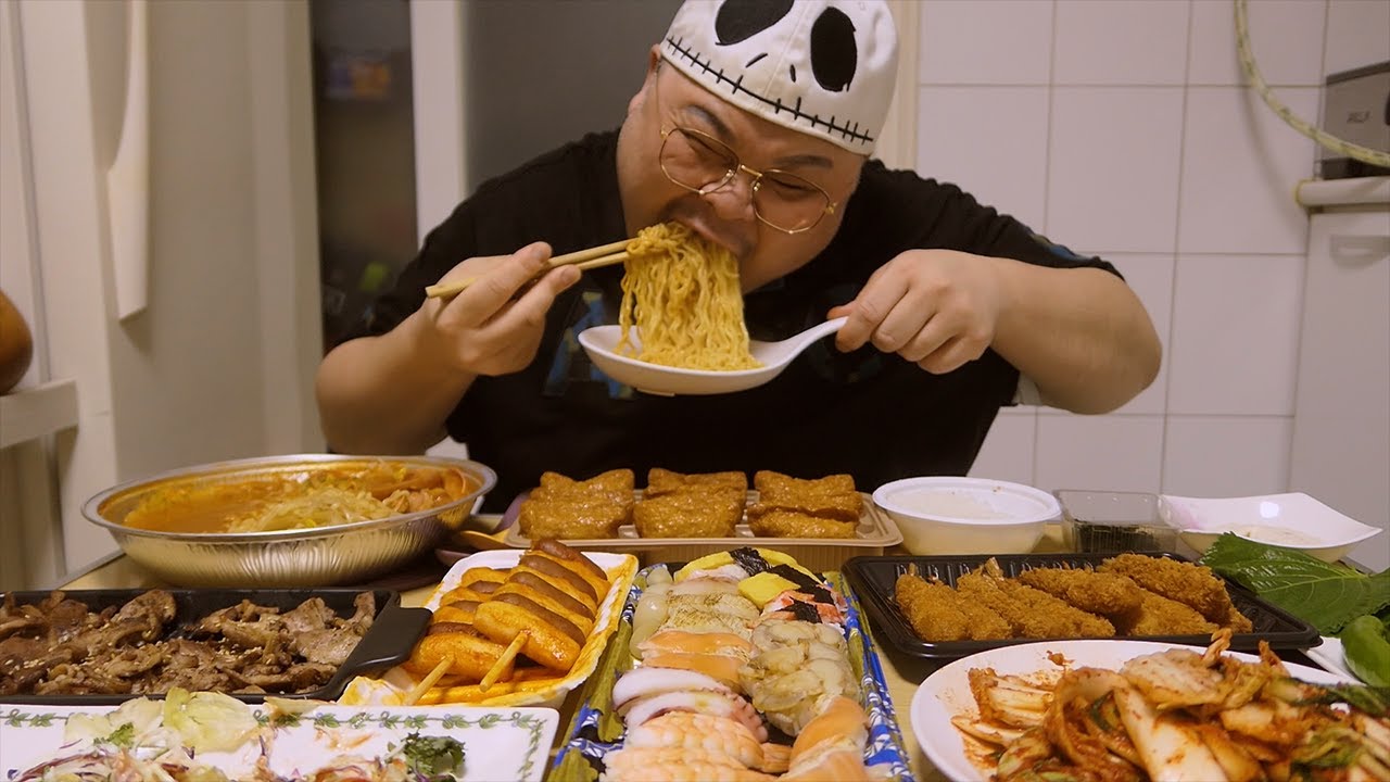 「혼밥 가이드」고아재 최초│초밥먹방~이마트 마감떨이 털어버리기😁 Mukbang Eatingshow [ Korean Mart Food,Sushi,Sotteok Sotteok ]