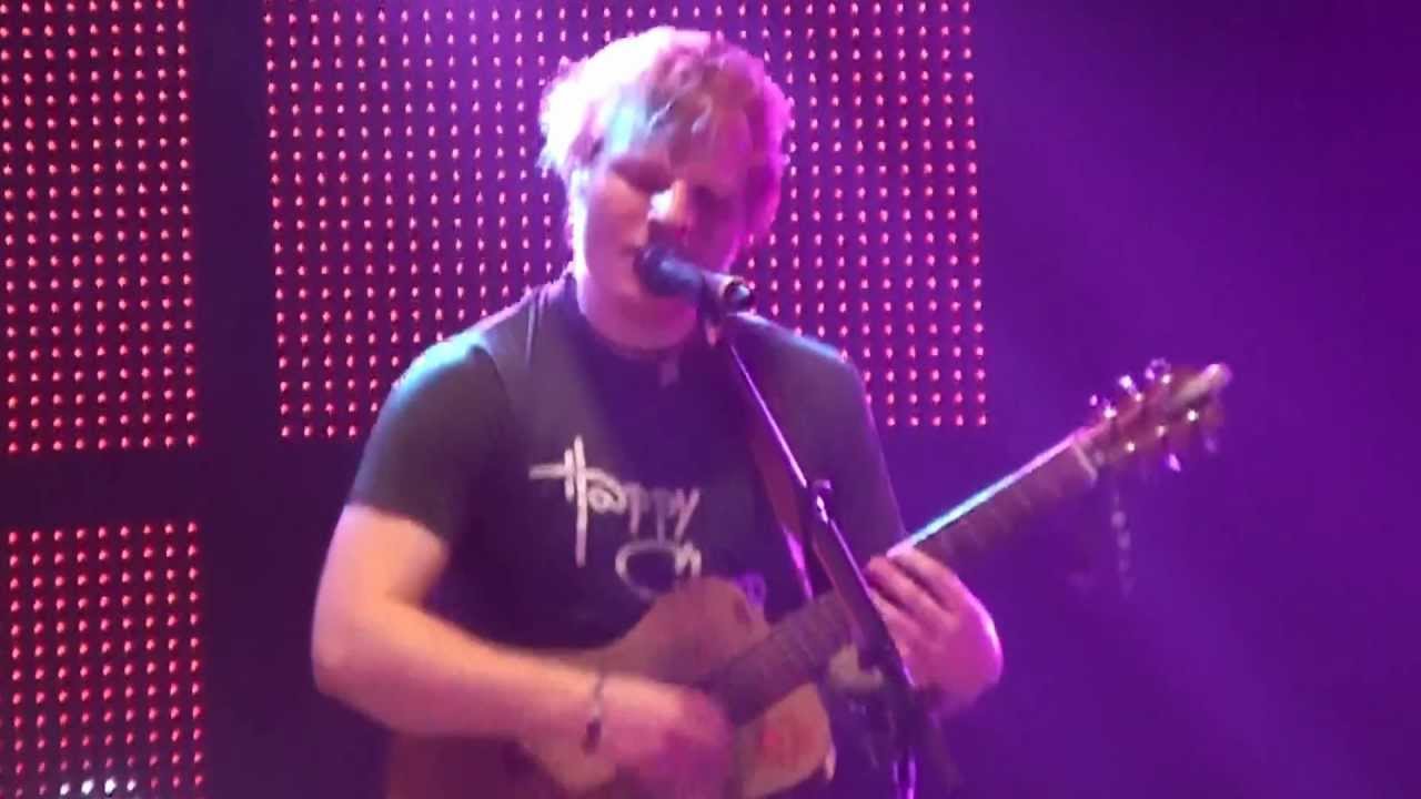 14/16 Ed Sheeran - Gold Rush (Live @ Hammersmith Apollo in London, 15.10.2012)