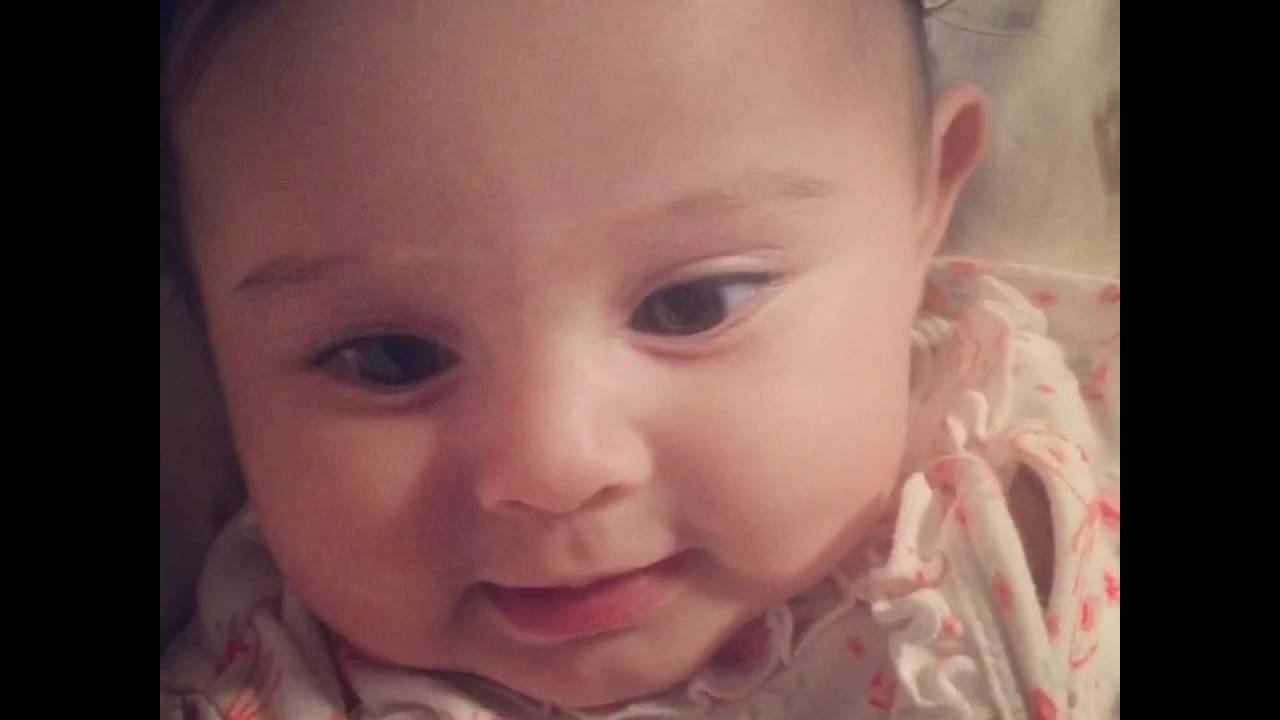 Bebe 3 meses hablando con mama